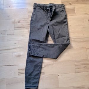 REITMANS kaki jeans.